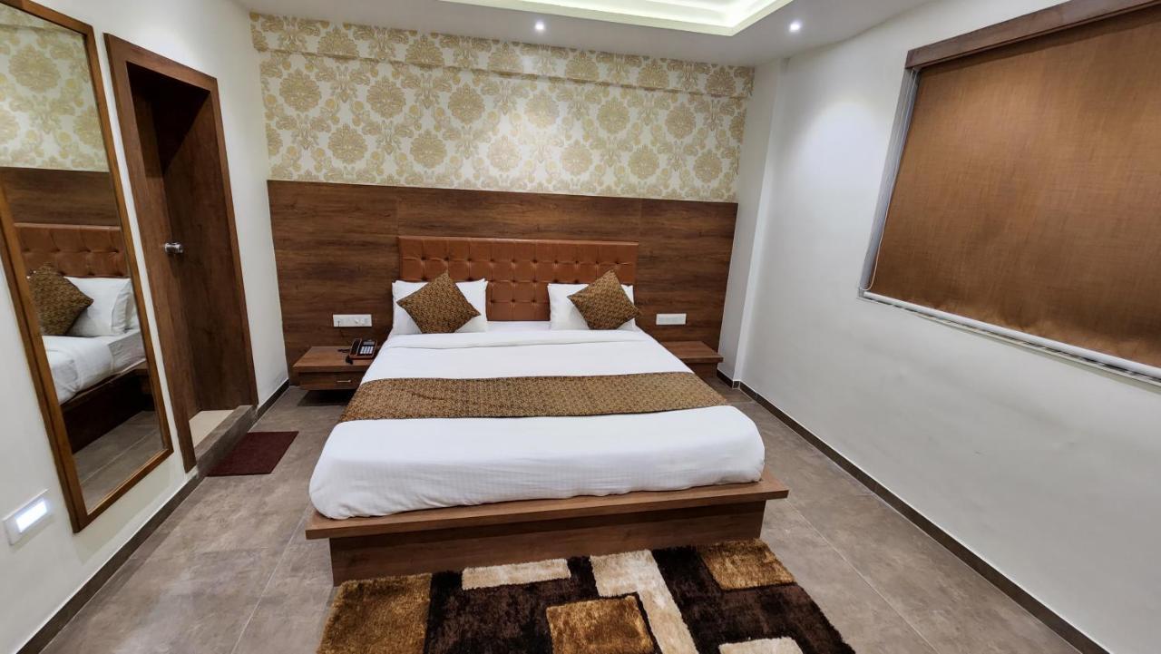 Hotel Nova Pride Rajkot Exterior photo