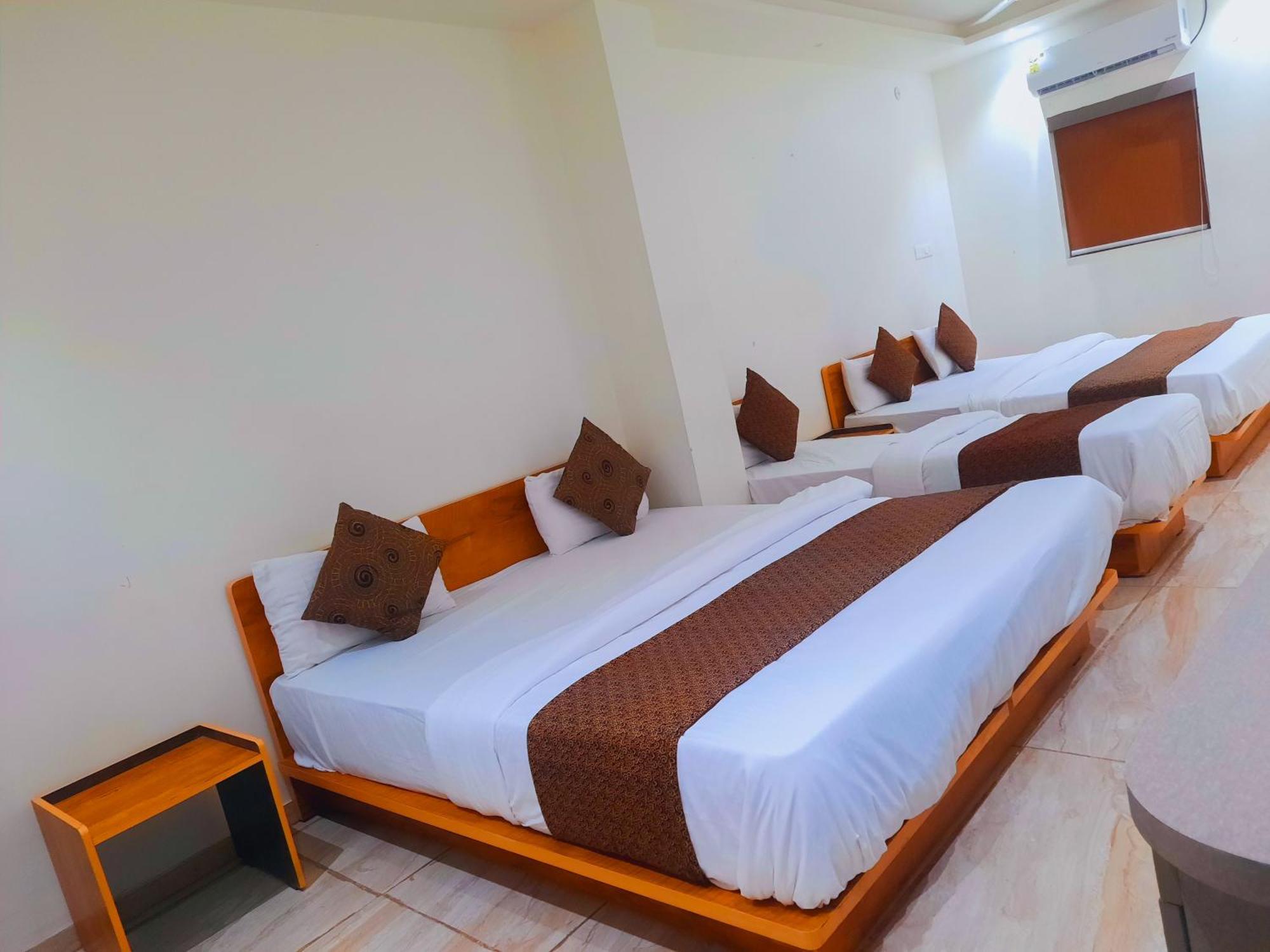 Hotel Nova Pride Rajkot Exterior photo